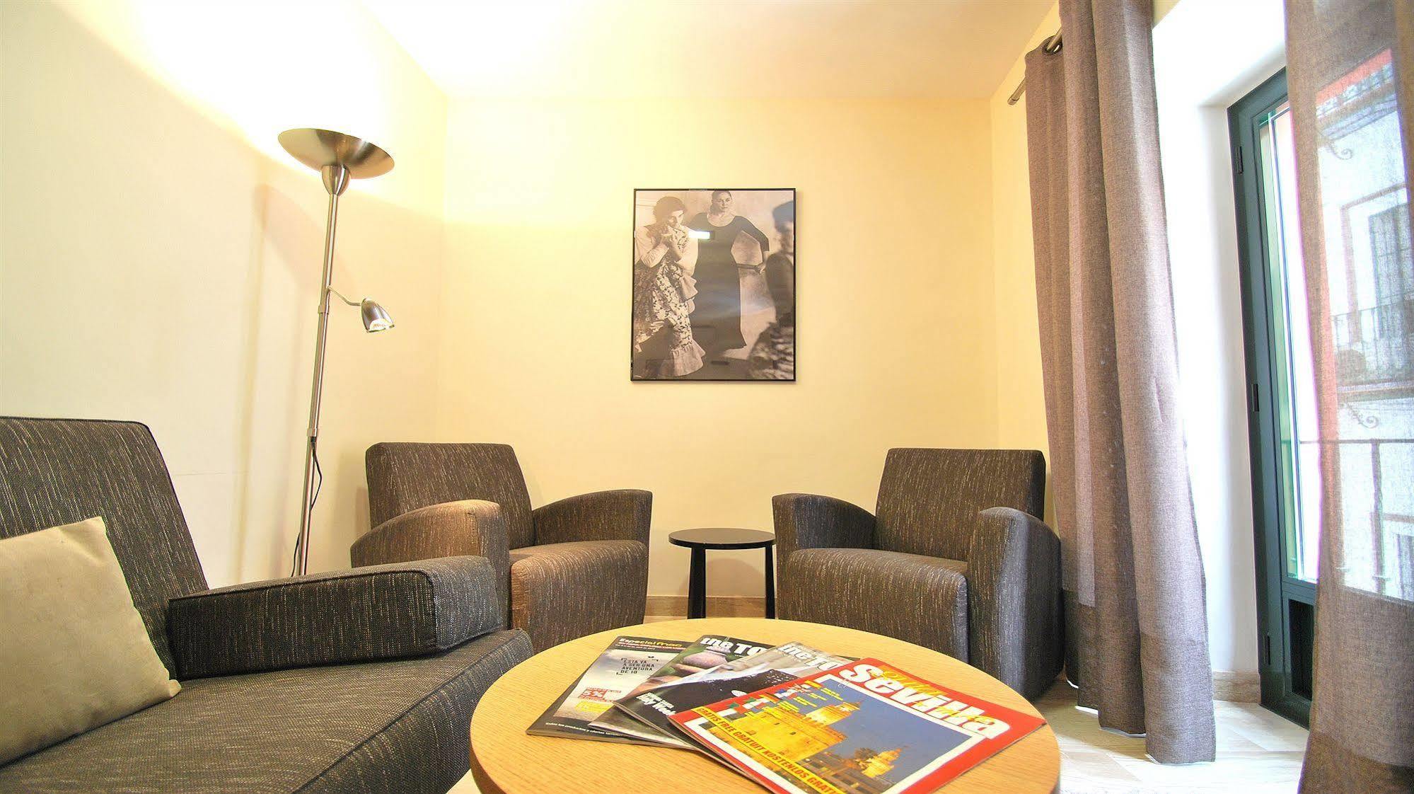 Living Centro Maestranza Appartement *